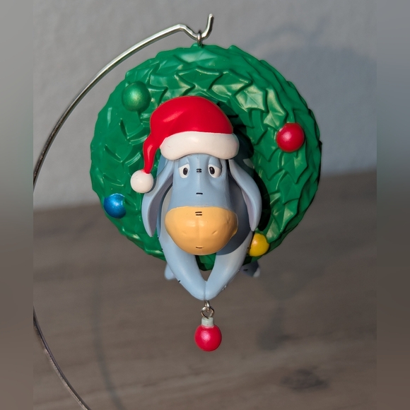 2021 Hallmark Winnie Pooh O Christmas Eeyore Wreath Disney Keepsake Ornament - Picture 5 of 11